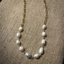 Load image into Gallery viewer, Freshwater Pearl Paperclip Necklace