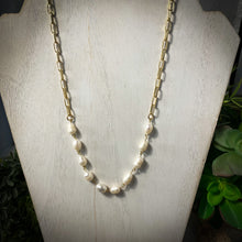Load image into Gallery viewer, Freshwater Pearl Paperclip Necklace
