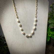 Load image into Gallery viewer, Freshwater Pearl Paperclip Necklace