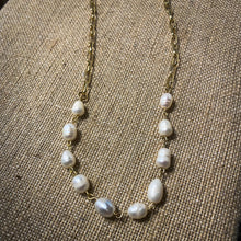 Load image into Gallery viewer, Freshwater Pearl Paperclip Necklace
